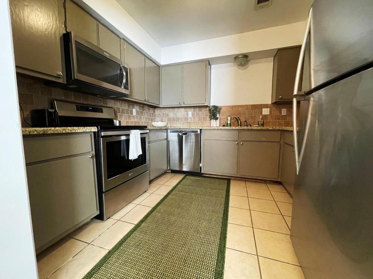 Brilliant & Beautiful Bnb Apartment! B Колледж-Стейшен Екстер'єр фото